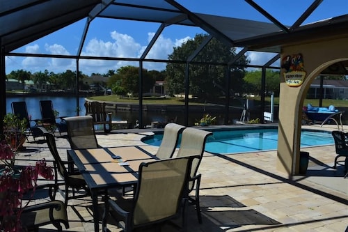 Welcome to Casita Canal!  Fabulous studio apartment on a canal with a pool.