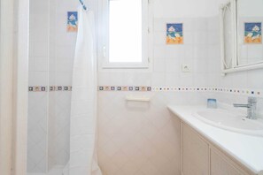 Shower - Comfort with Sunlit Balcony (Agde)
