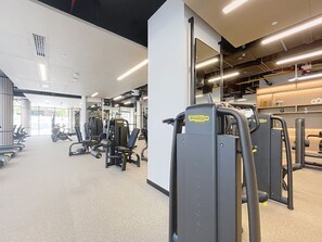Fitness facility - Peninsula - Modern Two Bedroom in Business Bay (Business Bay)