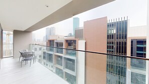 Property grounds - Peninsula - Modern Two Bedroom in Business Bay (Business Bay)