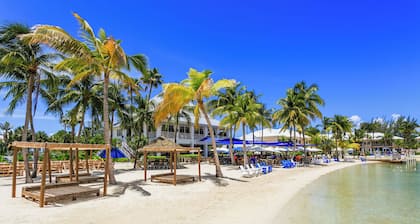 "Kaibo Star" for 2 : Cozy 1-BR beachfront condo with Pool in Kaibo / Rum Point !