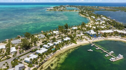 "Kaibo Star" for 2 : Cozy 1-BR beachfront condo with Pool in Kaibo / Rum Point !