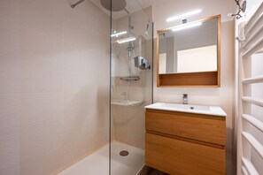 Shower, hair dryer - Studio in Morillon near Ski Slopes & Lac Bleu (Morillon)