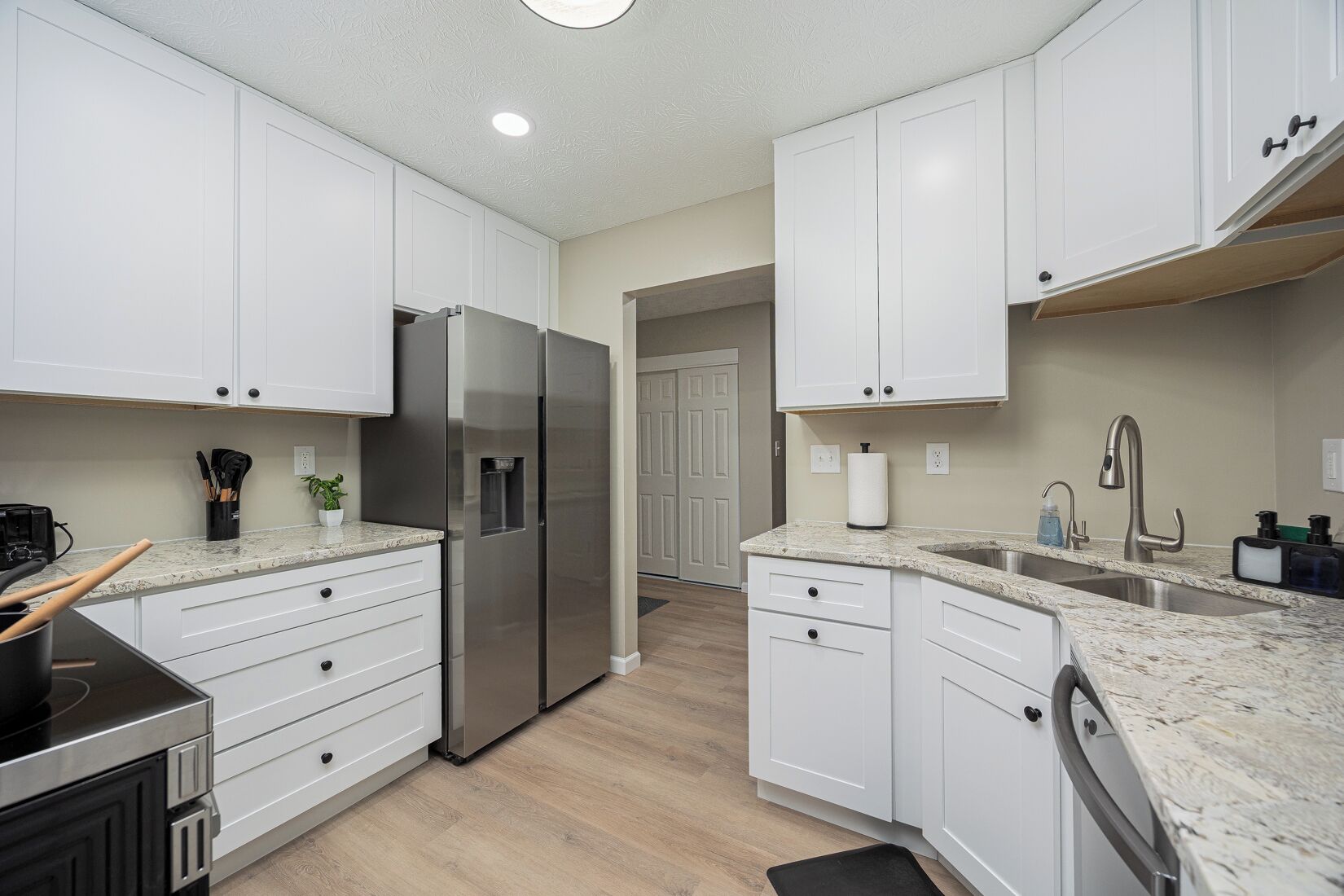 Fridge, microwave, stovetop, dishwasher