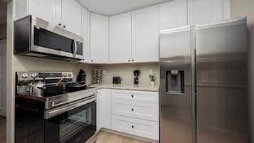 Refrigerador, microondas, parrilla de estufa y lavavajillas