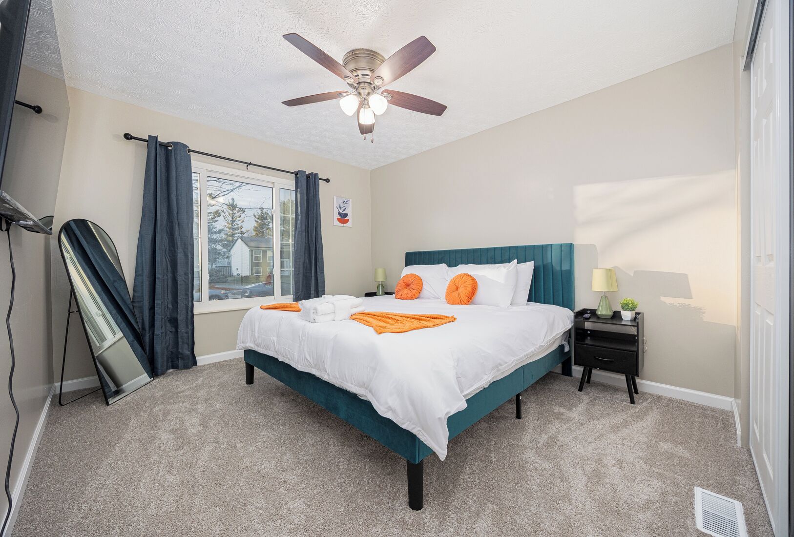 3 camere, una cassaforte in camera, una scrivania, ferro/asse da stiro