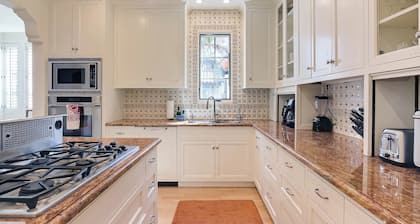 NEW! Casa Cielo in the heart of the Funk Zone, 2 blocks to beach, A/C, Pet Friendly!
