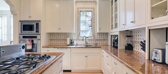 NEW! Casa Cielo in the heart of the Funk Zone, 2 blocks to beach, A/C, Pet Friendly!