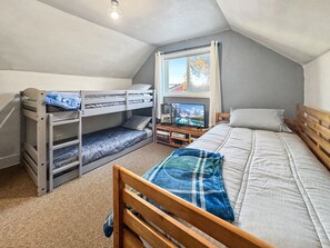 3 bedrooms, iron/ironing board, travel cot, free WiFi