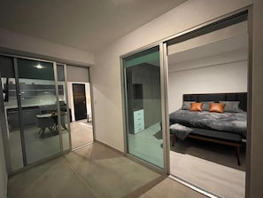 1 slaapkamer, een strijkplank/strijkijzer, gratis wifi, beddengoed