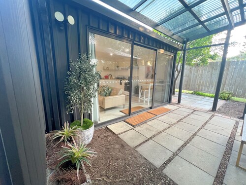 Cosy PepperTree Studio in Rockingham with AC, WiFi
