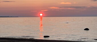 2 Bed Apartment-300m to the private beach, 25 minutes to the Blue Mountain