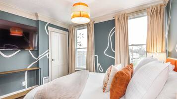 3 quartos, escrivaninha, ferros/tábuas de passar roupa