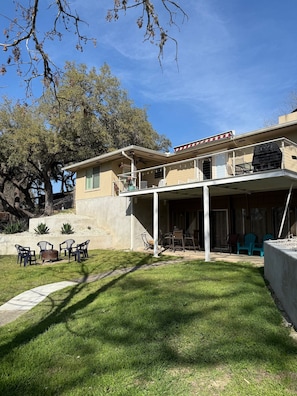 Exterior - Dog Friendly Charming 4-bedroom house with AC and WiFi in superb Seguin (Seguin)