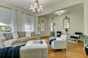 Smart TV - Uptown Classic 2 | Effortless Exploration of STA (St. Augustine)