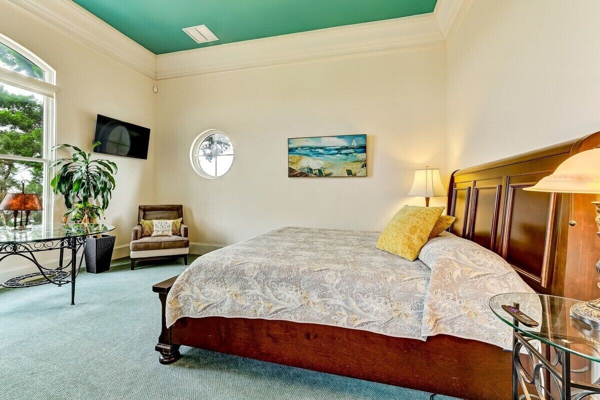 Photo 20 of LIONS VIEW | Waterfront | 5-min walk to Downtown