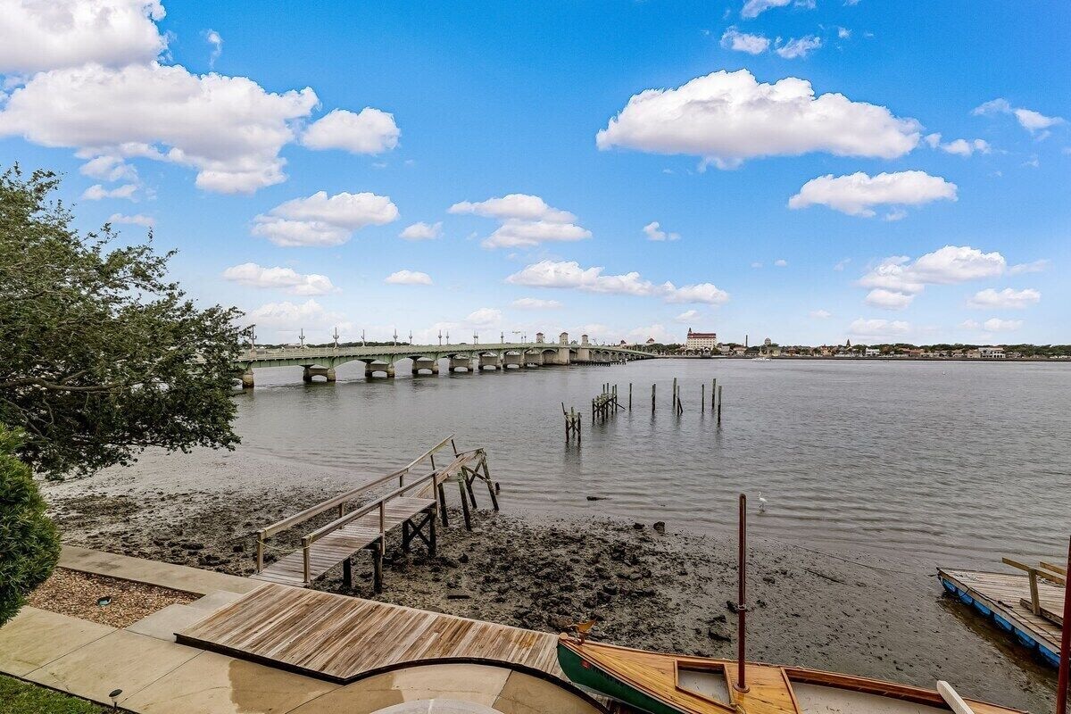 Photo 30 of LIONS VIEW | Waterfront | 5-min walk to Downtown