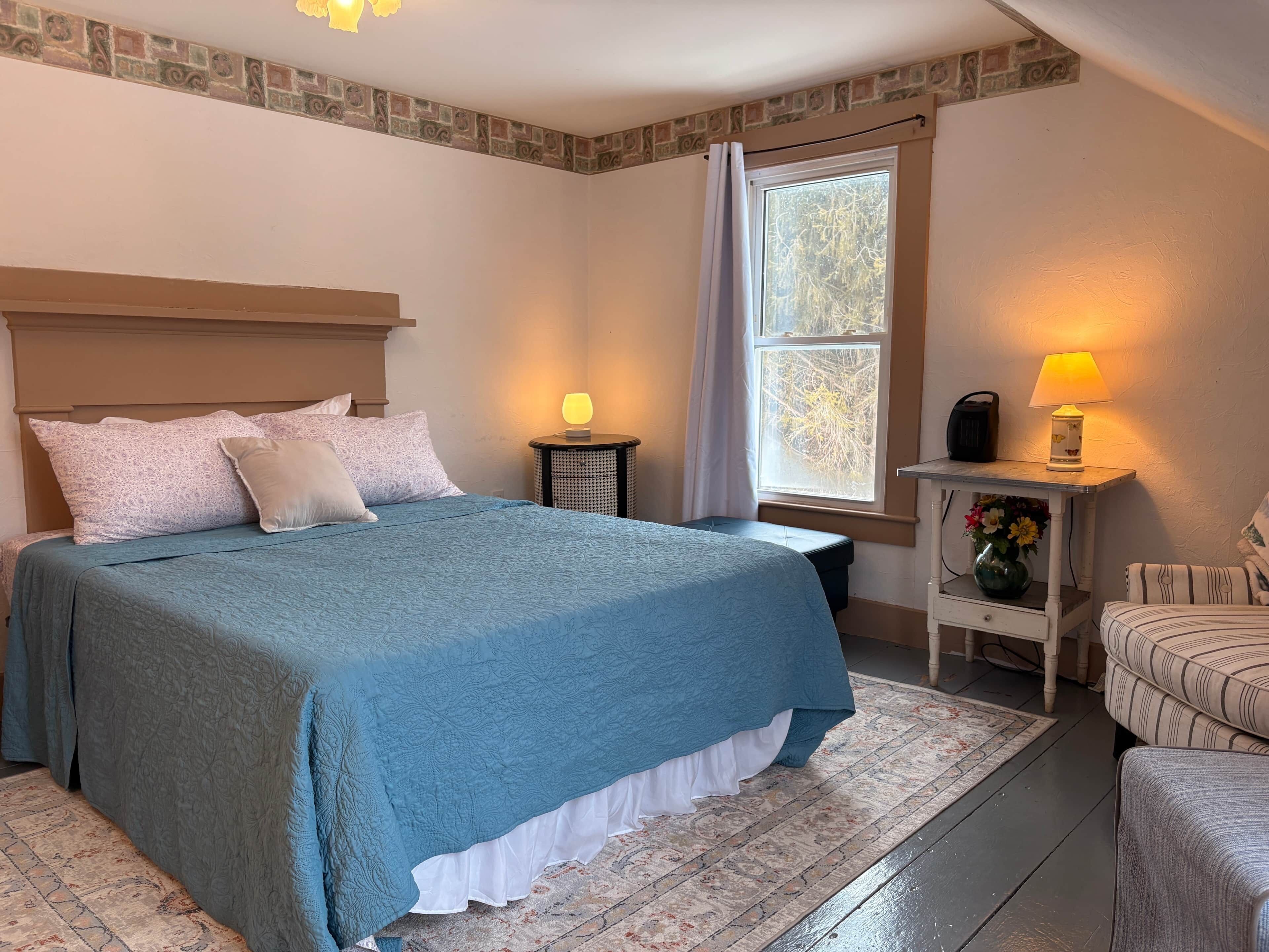 3 bedrooms, desk, iron/ironing board, free WiFi