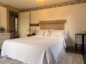 3 chambres, fer et planche à repasser, Wi-Fi, draps fournis