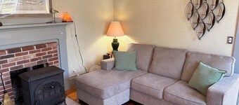 Charming Guest House on Farm - Near lakes and trails