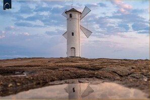 Unclassified image, 3 of 44, button