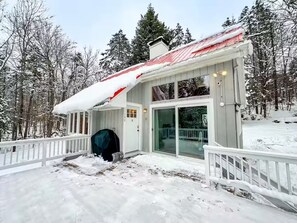 Exterior - Mt. Washington View~Min to Skiing~Wood Stove (Jackson)
