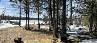 3 bedroom log cabin the lake plus a guest house.  30 mintues from Traverse City