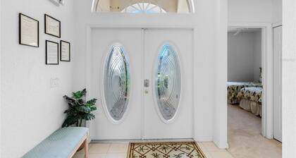 4BD beautiful home minutes from Disney Universal Swimming Pool Jacuzzy Highlands Golf