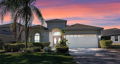 4BD beautiful home minutes from Disney Universal Swimming Pool Jacuzzy Highlands Golf