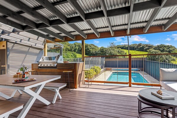 تناول الطعام بالخارج