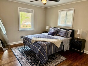 5 bedrooms, WiFi, bed sheets