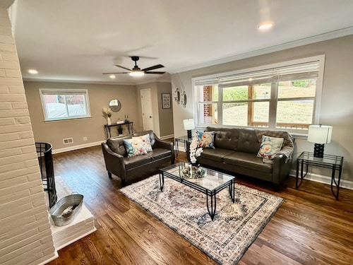 Fully Renovated 5BR/2BA House - Ideal for Families & Business Travelers