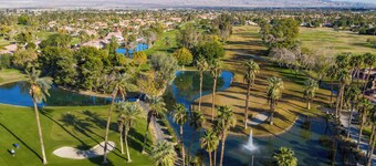 mid-century style Getaway in Gated Golf Resort-Near Coachella and Polo Ground