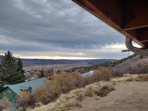 View from property - Enchanting cabin with WiFi in Tabiona - 3 bedrooms (Tabiona)