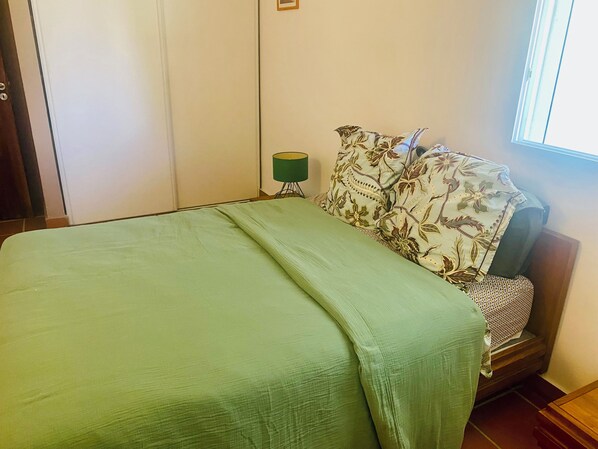 2 bedrooms, iron/ironing board, WiFi, bed sheets