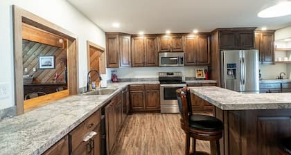 Spacious 7-bedroom house with WiFi and game room in charming Meriden.