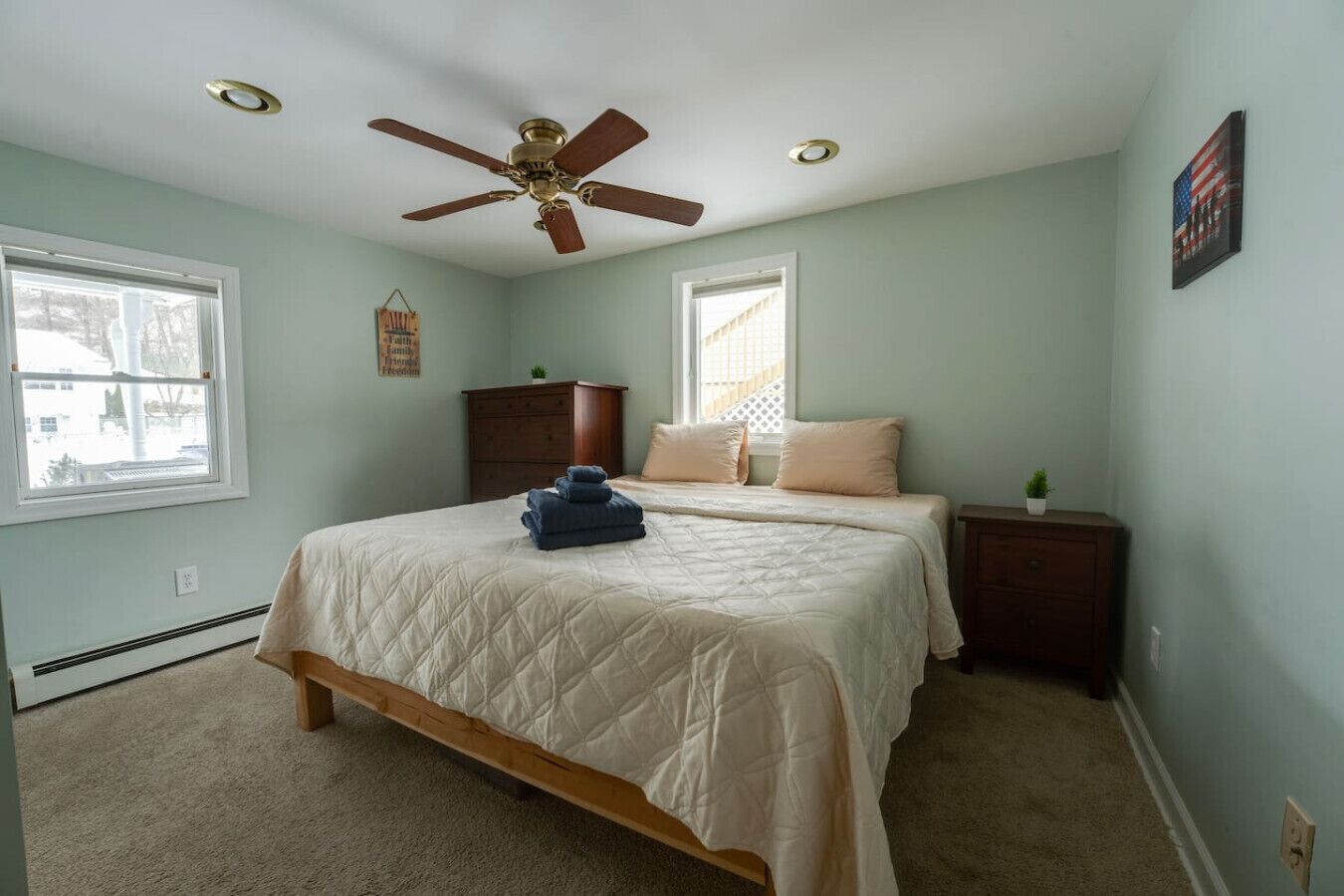 3 bedrooms, desk, WiFi