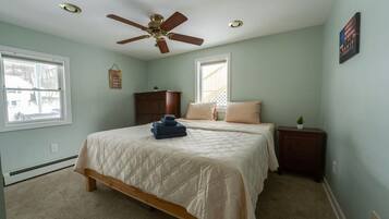 3 bedrooms, desk, WiFi