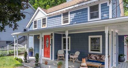 House on the Babbling Brook- Quiet 2BR + King Bed!