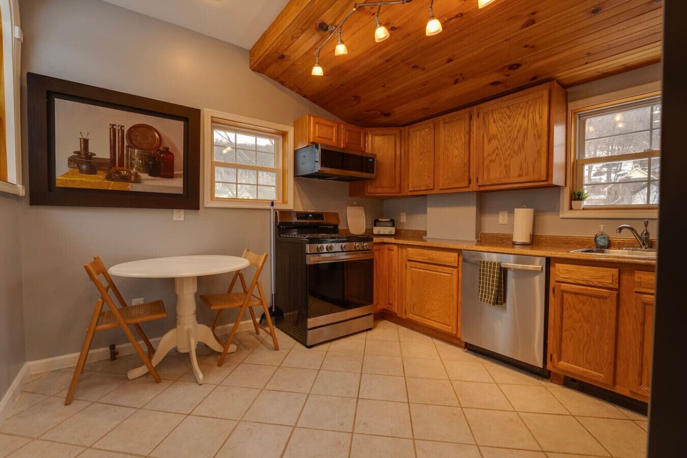 Frigorifero, microonde, forno, piano cottura