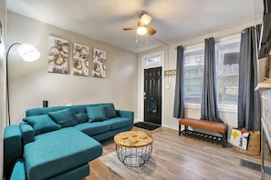 TV, fireplace - 2BR in Garfield- Near Hospitals, UPitt & Good Eats (Pittsburgh)
