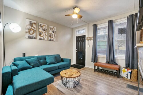 2BR in Garfield- Near Hospitals, UPitt & Good Eats