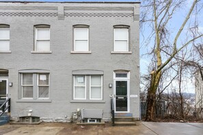 Exterior detail - 2BR in Garfield- Near Hospitals, UPitt & Good Eats (Pittsburgh)