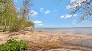 Beach nearby - Kick back and enjoy the Chesapeake & this 3-bedroom, relaxing, stylish space. (Prince Frederick)
