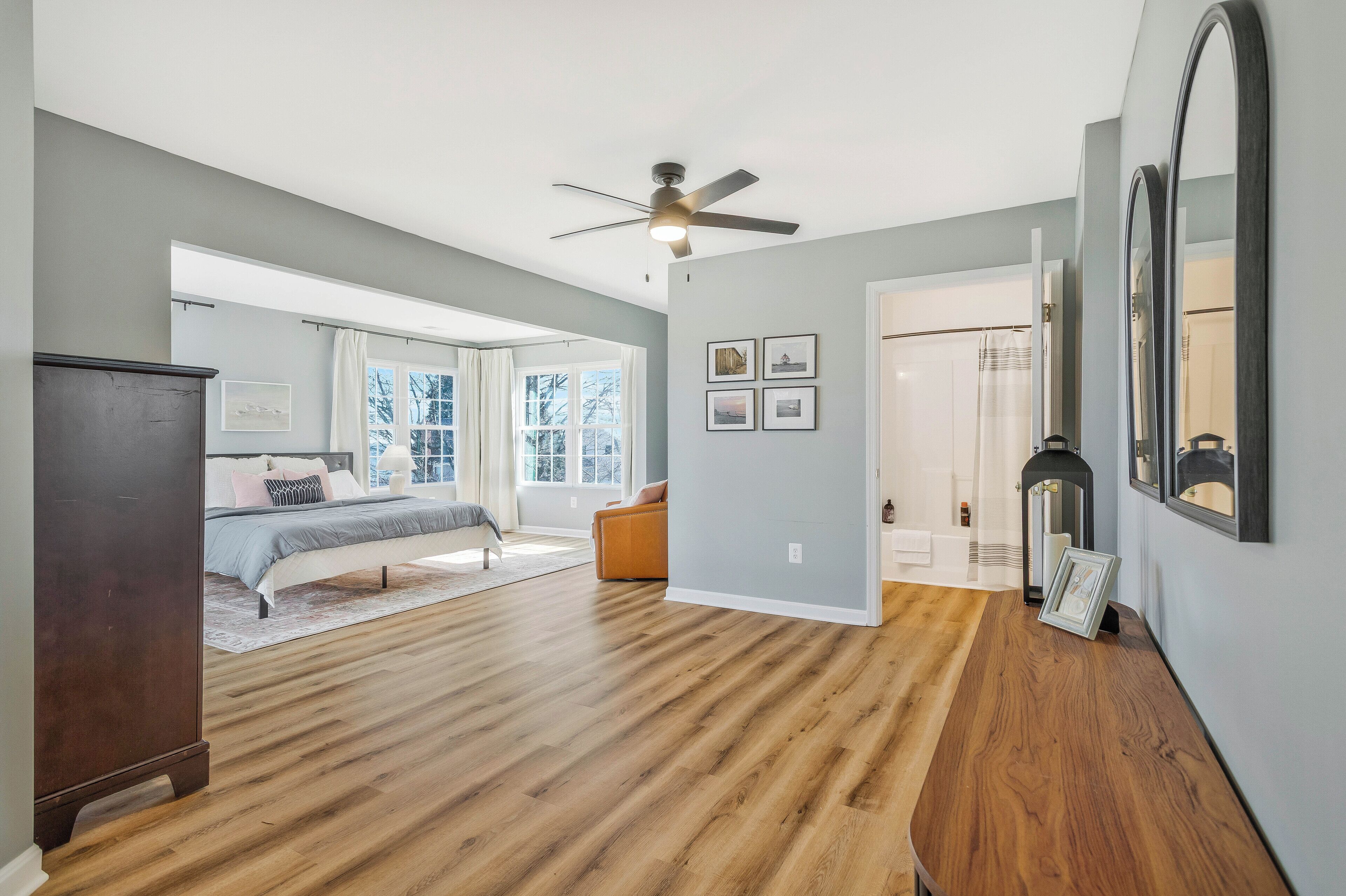 3 soverom, strykejern/-brett, reiseseng for barn og wi-fi (inkludert)