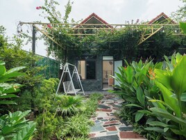 Comfort Room, Pool View | Soundproofing, free WiFi