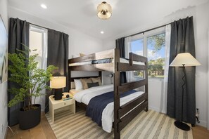 4 quartos, ferros/tábuas de passar roupa, Wi-Fi de cortesia