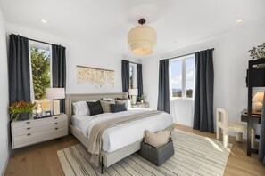 4 slaapkamers, een strijkplank/strijkijzer, gratis wifi, beddengoed