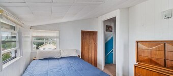 Cozy Lake house in Hilton with beach access.