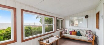 Cozy Lake house in Hilton with beach access.
